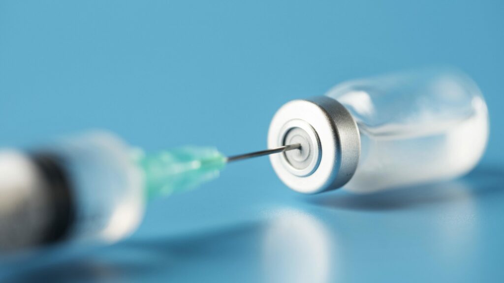 Covid-19 : Faut-il tout miser sur le vaccin ?